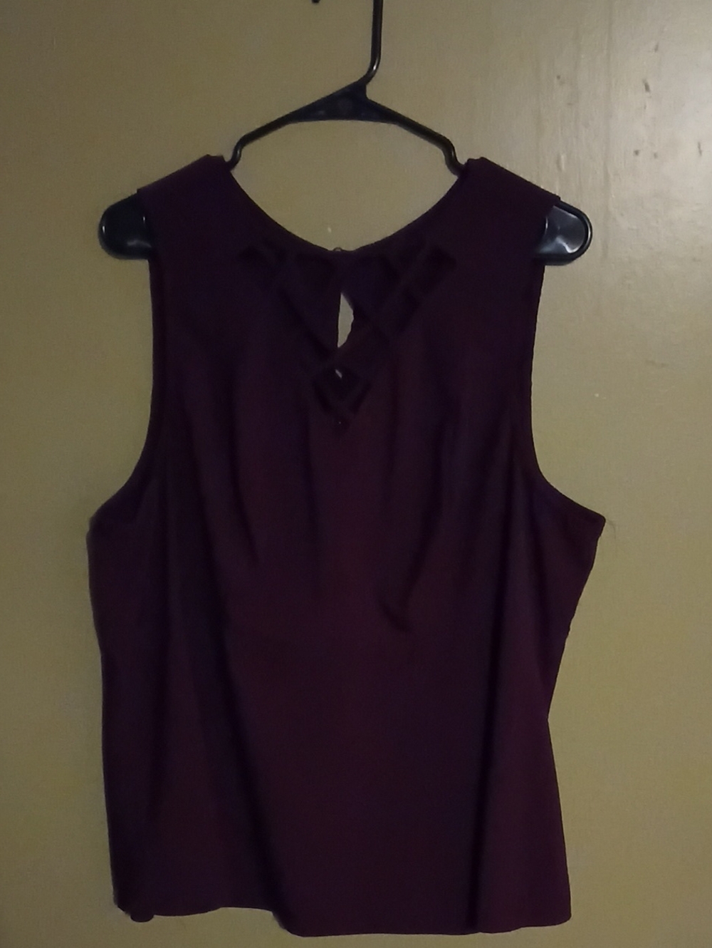 Torrid Size 3 Sleeveless Dress Shirt Plum/Maroon